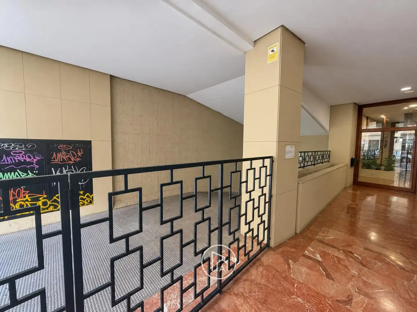 Wohnung zum Verkauf in Valencia mit Klimaanlage, Terrasse und Balkon