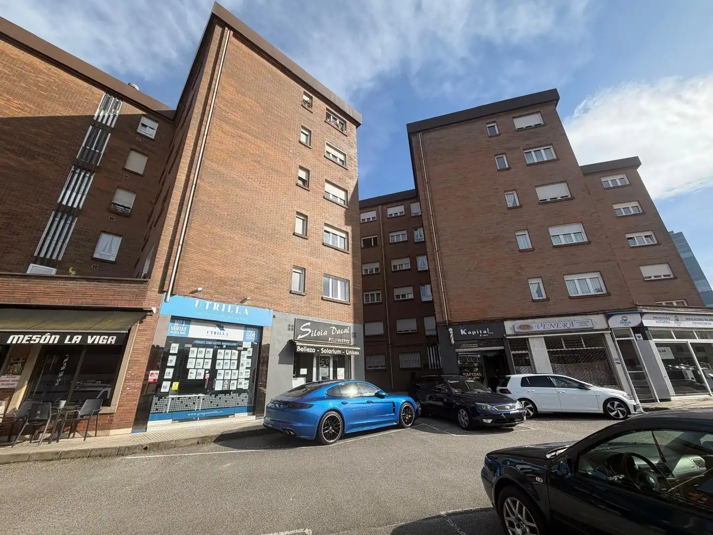 Vista exterior de Pis en venda en Oviedo  amb Traster i Balcó