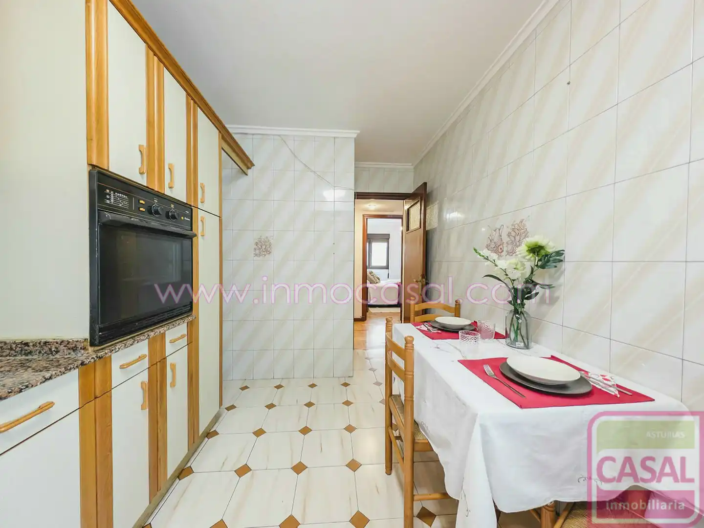 Cocina de Piso en venta en Oviedo  con Calefacción, Trastero y Amueblado