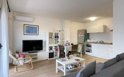 Living room of Flat for sale in Girona Capital  with Air Conditioner, Heating and Balcony