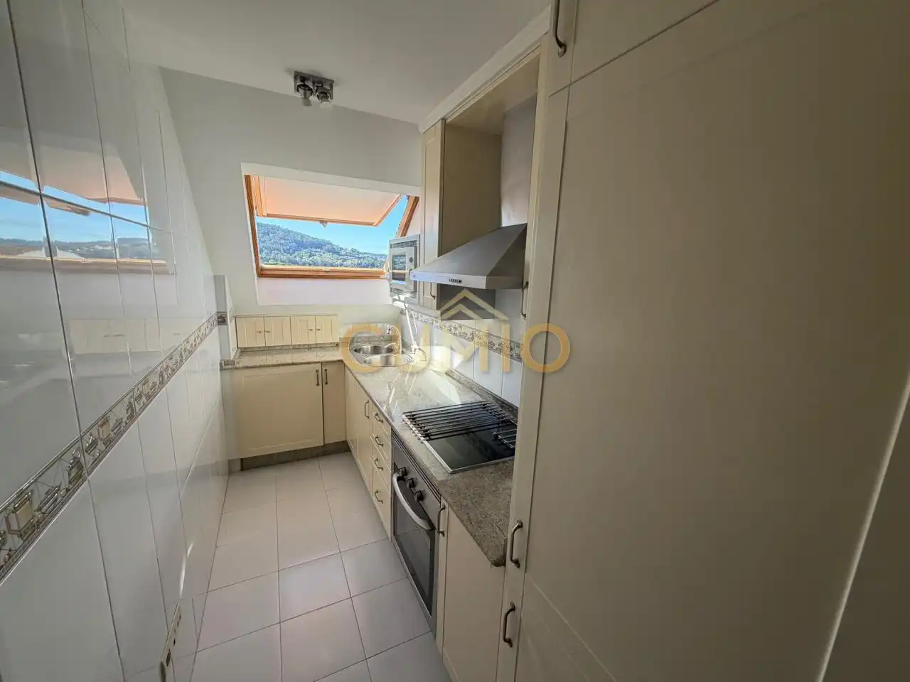 Cuina de Apartament en venda en Cangas  amb Calefacció, Parquet i Terrassa