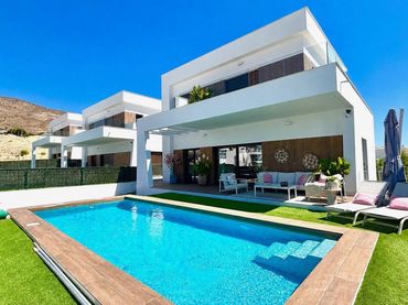 Xalet amb piscina en venda a Balcón de Finestrat - Terra Marina