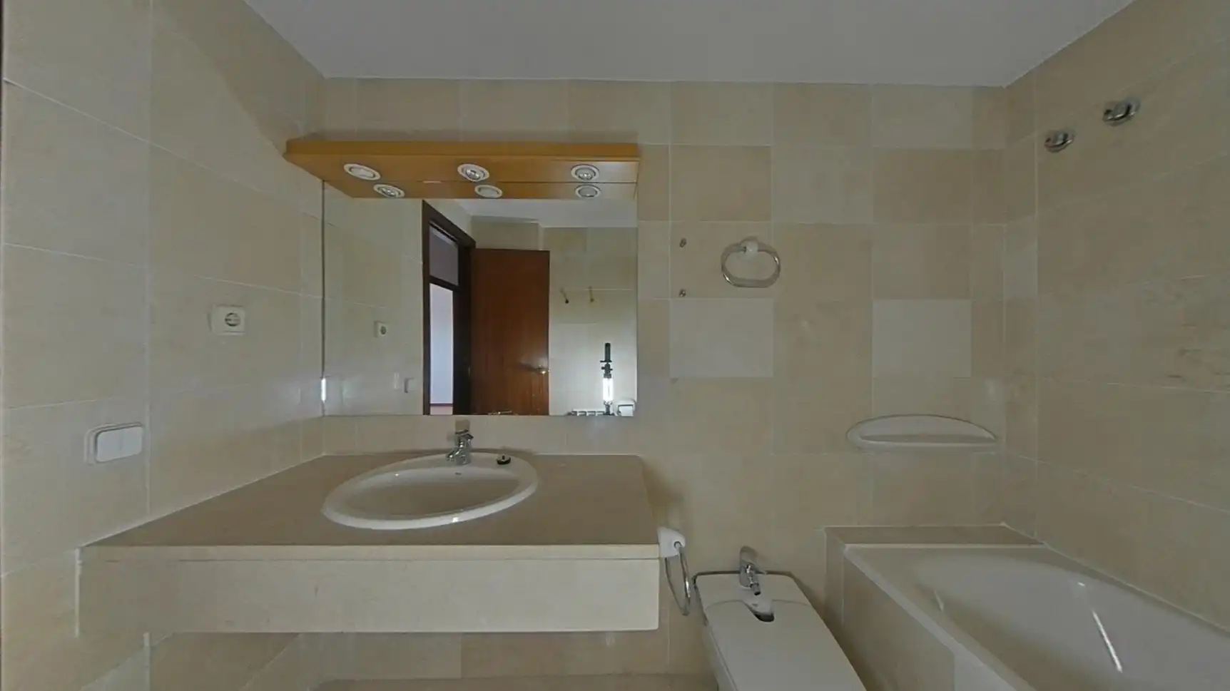 Bany de Pis en venda en Sant Cugat del Vallès amb Calefacció, Parquet i Piscina