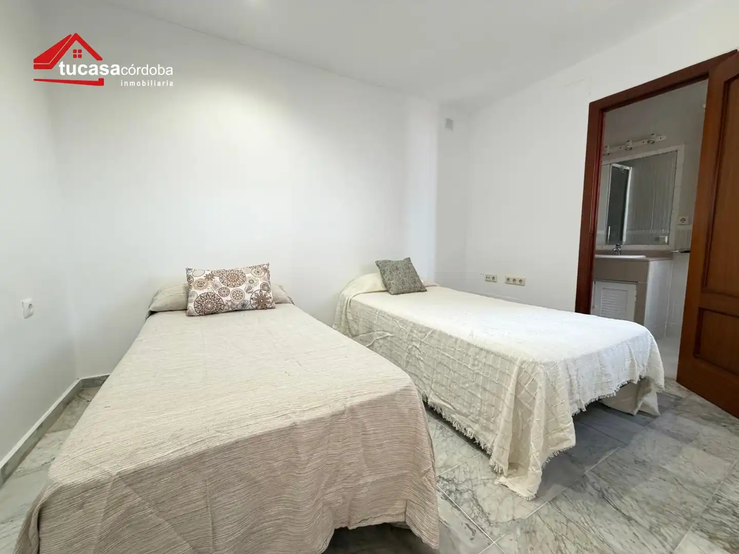 Dormitori de Casa adosada en venda en Córdoba amb Aire condicionat i Terrassa