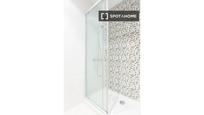 Bathroom of Flat to rent in  Barcelona Capital  with Air Conditioner, Heating and Furnished