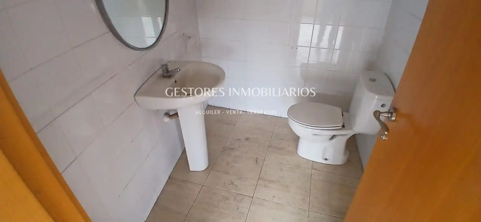 Badezimmer von Fabrikhallen zum Verkauf in Cocentaina