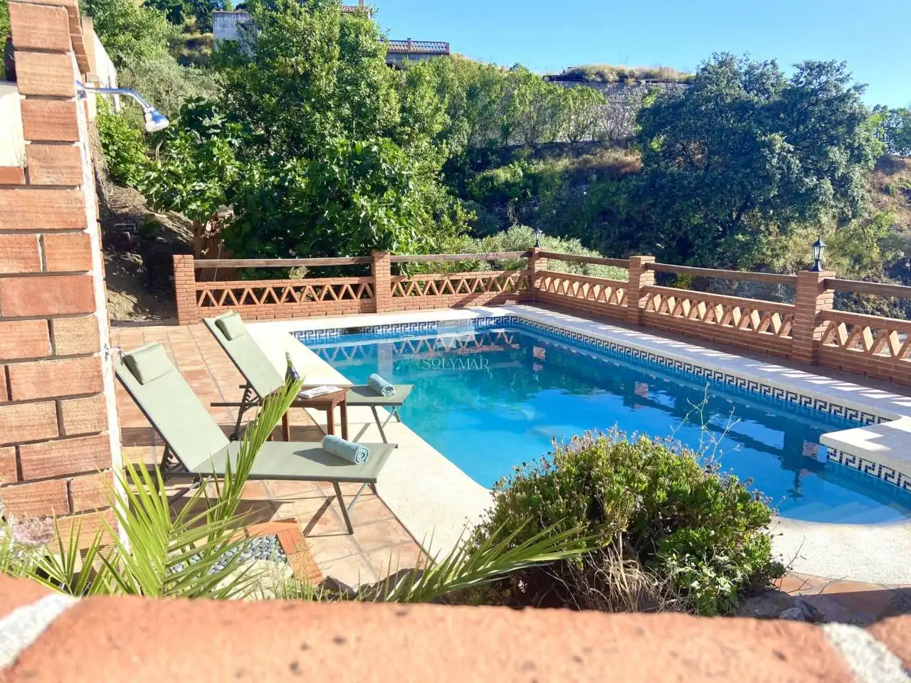 Jardí de Finca rústica de lloguer en Árchez amb Aire condicionat i Piscina