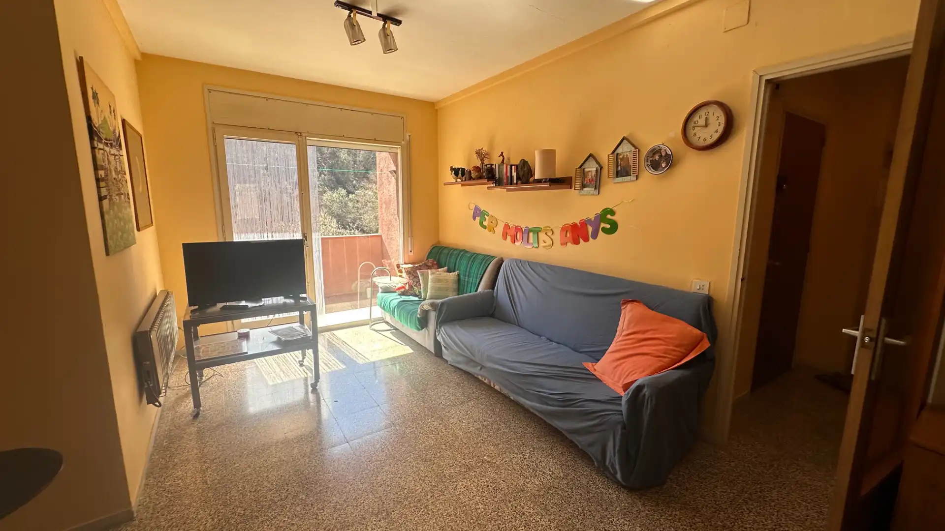 Living room of Flat for sale in Ribes de Freser  with Terrace, Furnished and Oven