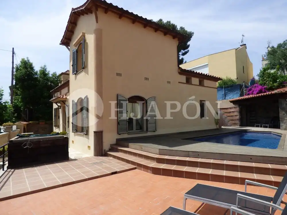 Vista exterior de Casa o xalet en venda en Teià amb Calefacció, Jardí privat i Terrassa