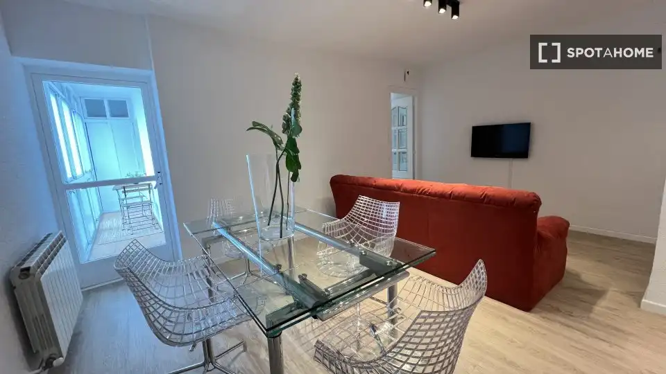 Living room of Flat for rent in Madrid  with Air Conditioner, Heating and Furnished