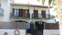Vista exterior de Casa adosada en venda en Sitges amb Piscina