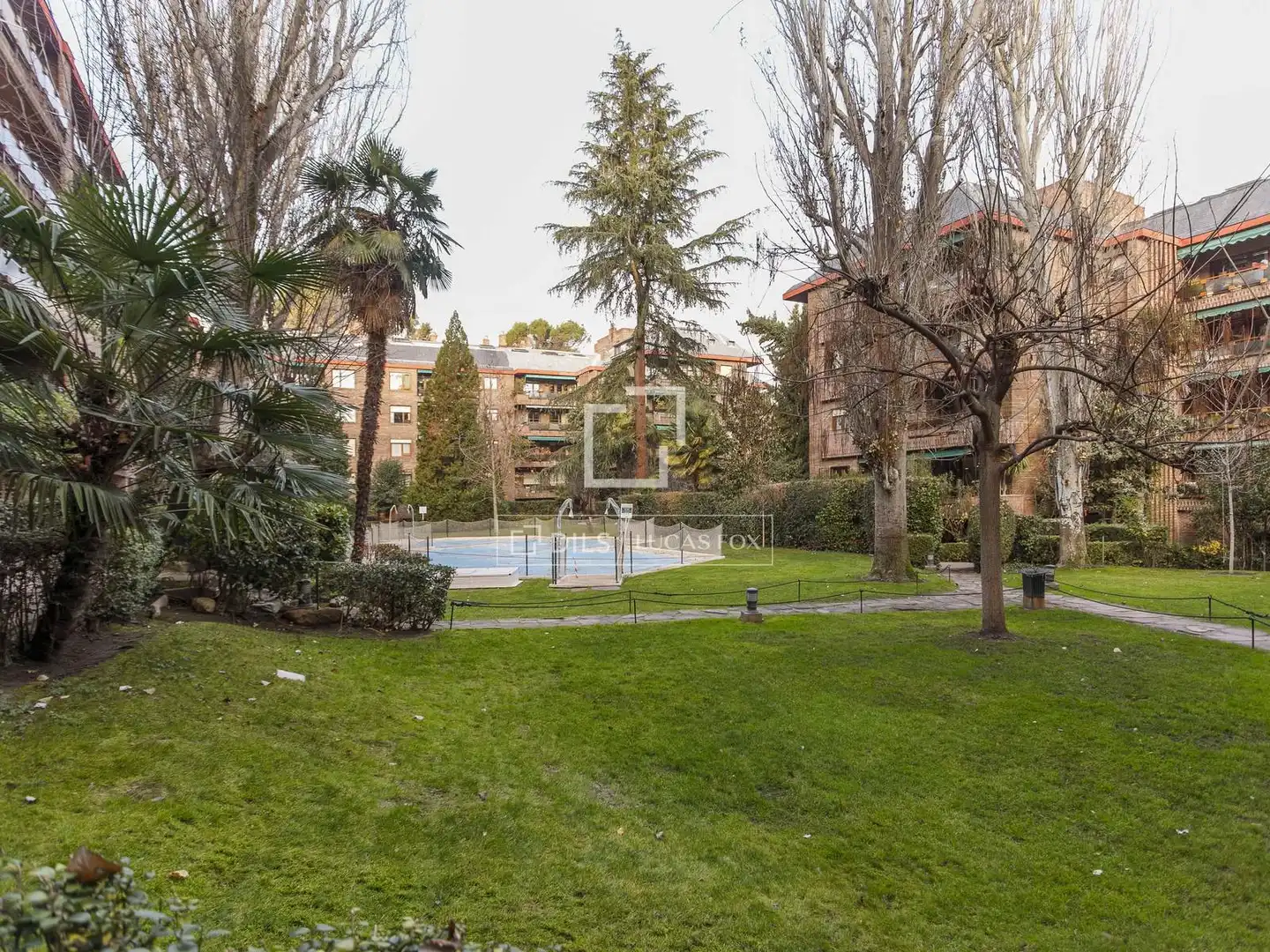 Garden of Attic for rent in Madrid  with Air Conditioner, Heating and Private garden