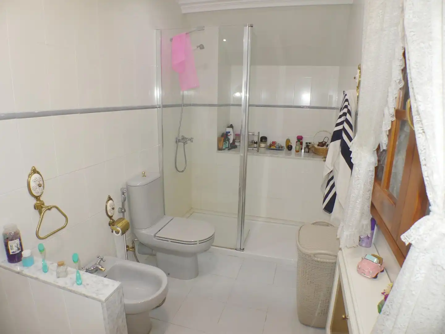 Bany de Casa o xalet en venda en Godella amb Aire condicionat, Calefacció i Jardí privat