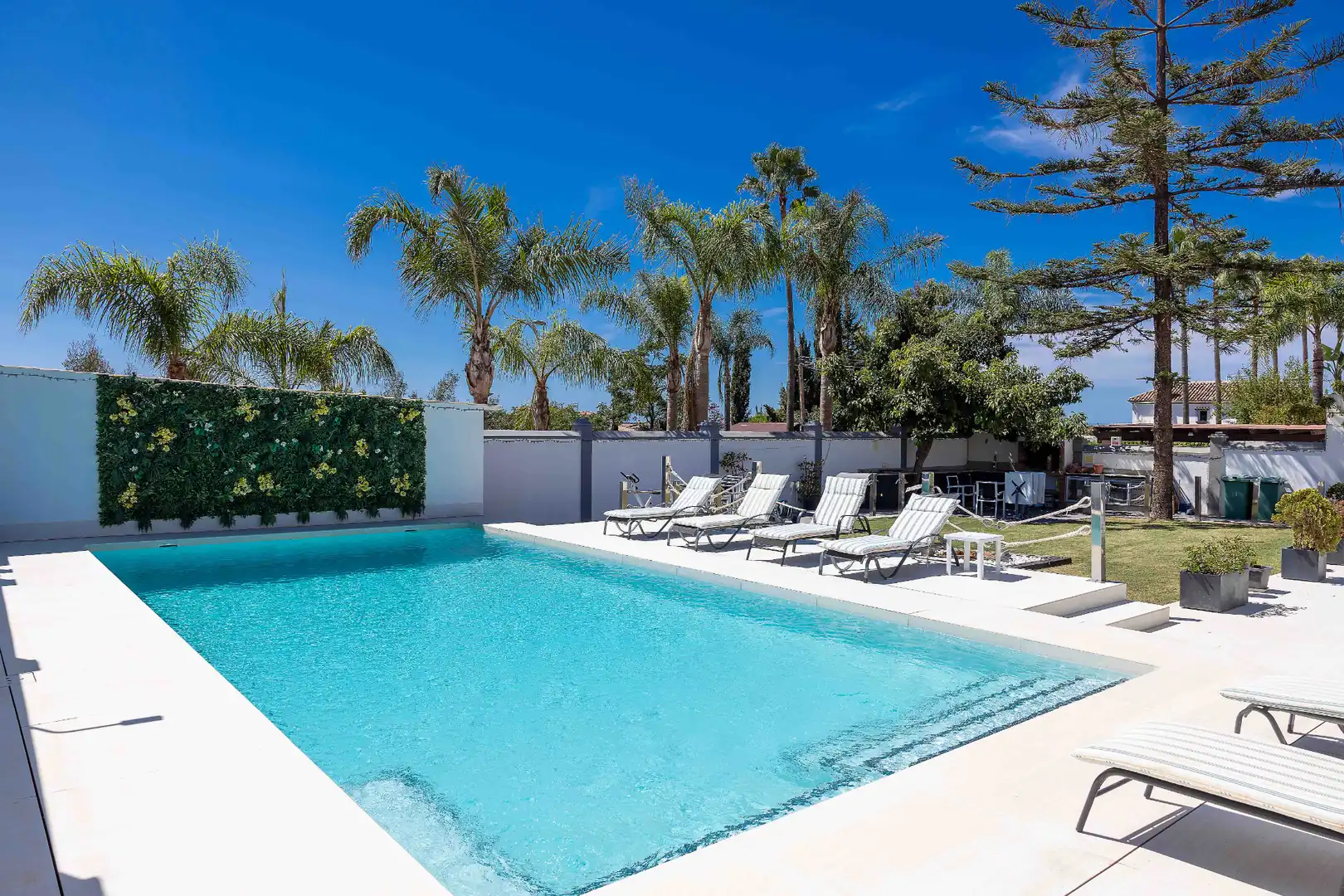 Piscina de Casa o chalet en venta en Marbella con Aire acondicionado, Calefacción y Jardín privado