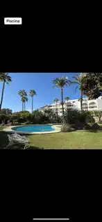 Vista exterior de Piso de alquiler en Estepona con Aire acondicionado, Terraza y Amueblado