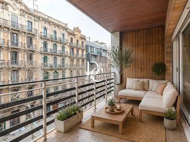 Pis amb balcó en venda a Carrer d'Aribau
