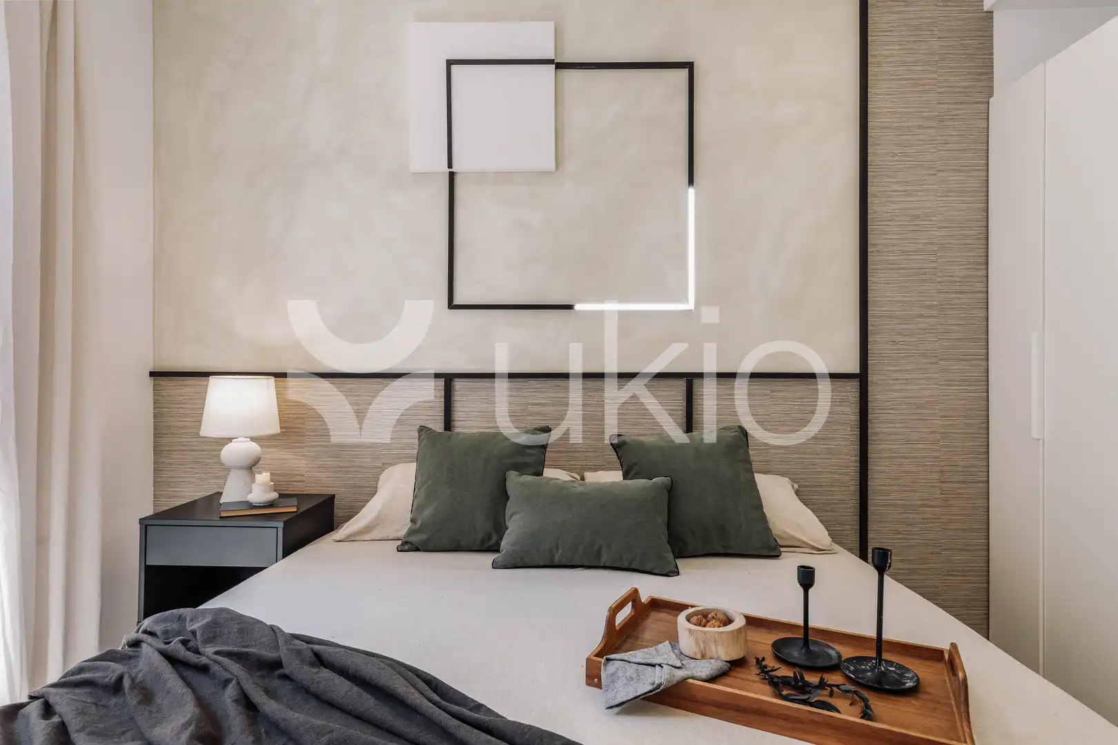 Dormitori de Apartament de lloguer en Barcelona amb Aire condicionat, Calefacció i Moblat