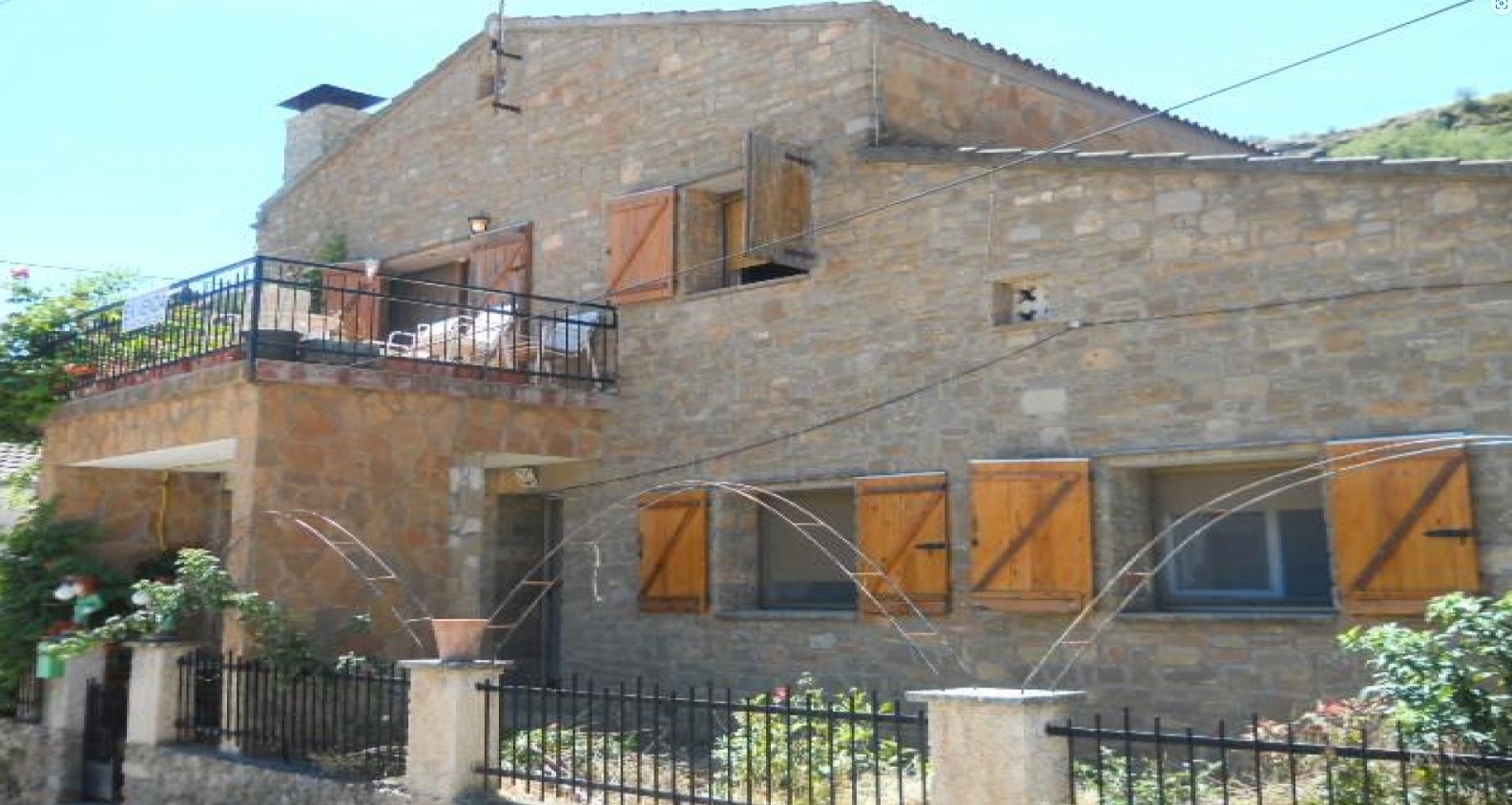 Vista exterior de Casa o xalet en venda en Alòs de Balaguer amb Jardí privat, Terrassa i Moblat
