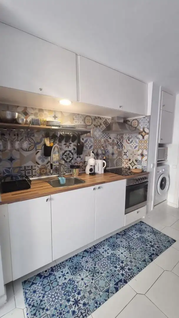 Cuina de Apartament de lloguer en Sant Pere de Ribes amb Moblat, Microones i TV