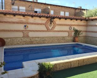 Piscina de Casa adosada en venda en Daimiel amb Aire condicionat, Calefacció i Terrassa