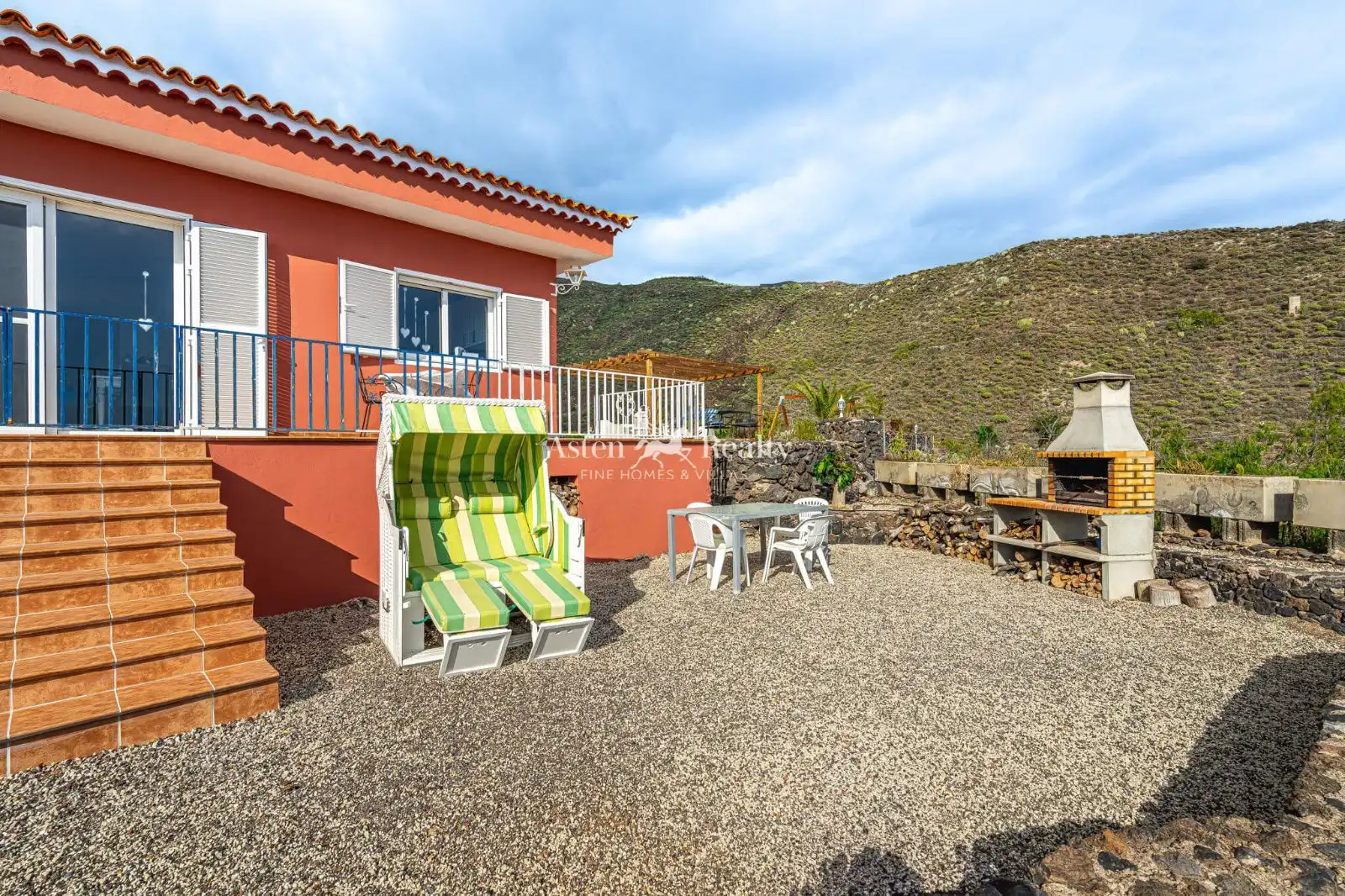 Vista exterior de Casa o chalet en venta en Santiago del Teide con Aire acondicionado, Calefacción y Piscina