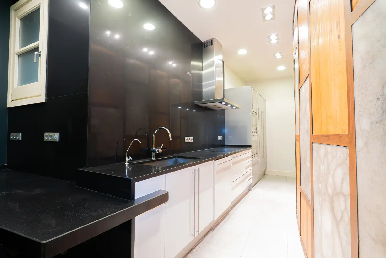 Kitchen of Flat for sale in Barcelona  with Air Conditioner, Heating and Parquet flooring