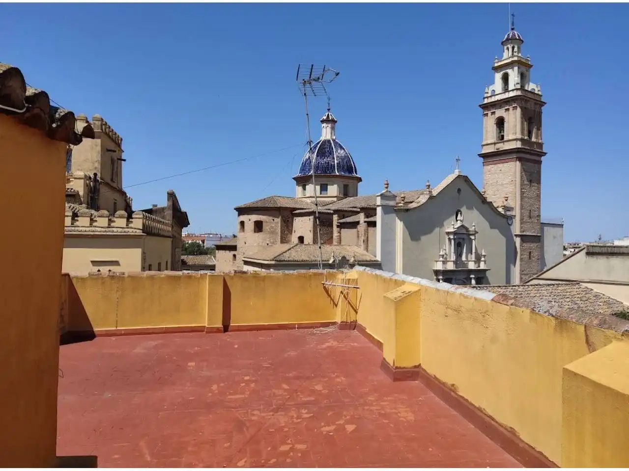 Vista exterior de Piso en venta en Burjassot con Terraza y Balcón