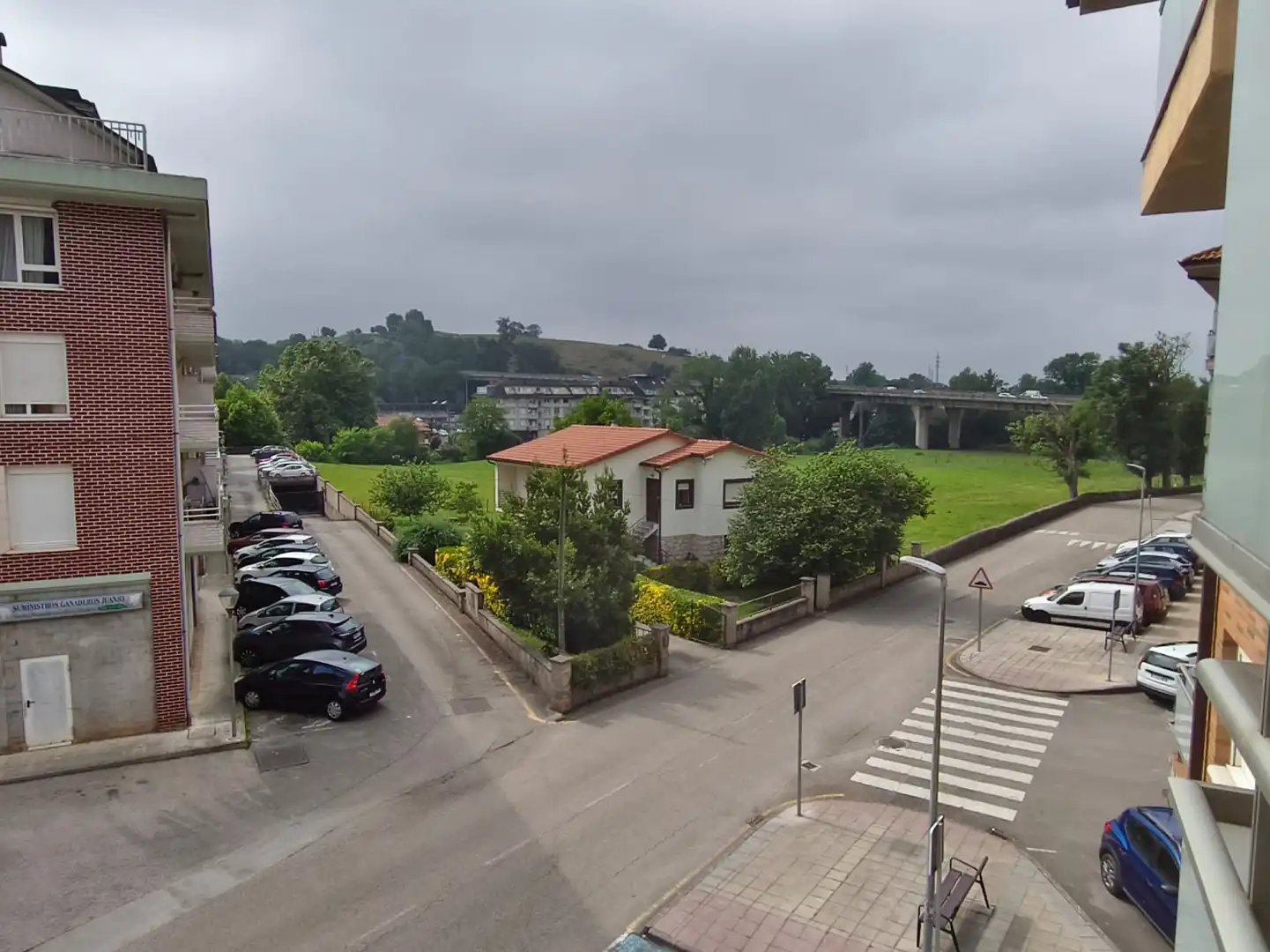 Parkplatz von Wohnung zur Miete in Entrambasaguas mit Heizung, Privatgarten und Parkett