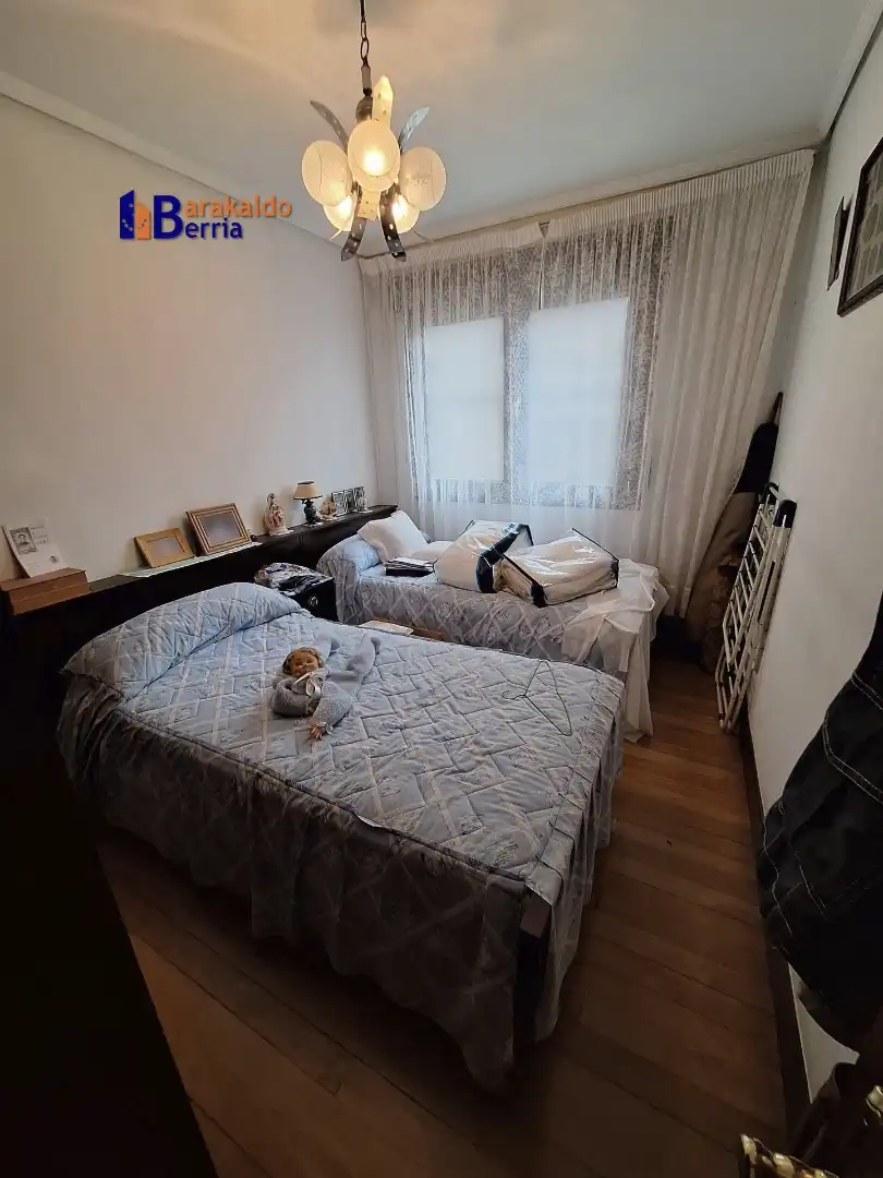 Habitación de Piso en venta en Barakaldo  con Trastero, Amueblado y Balcón