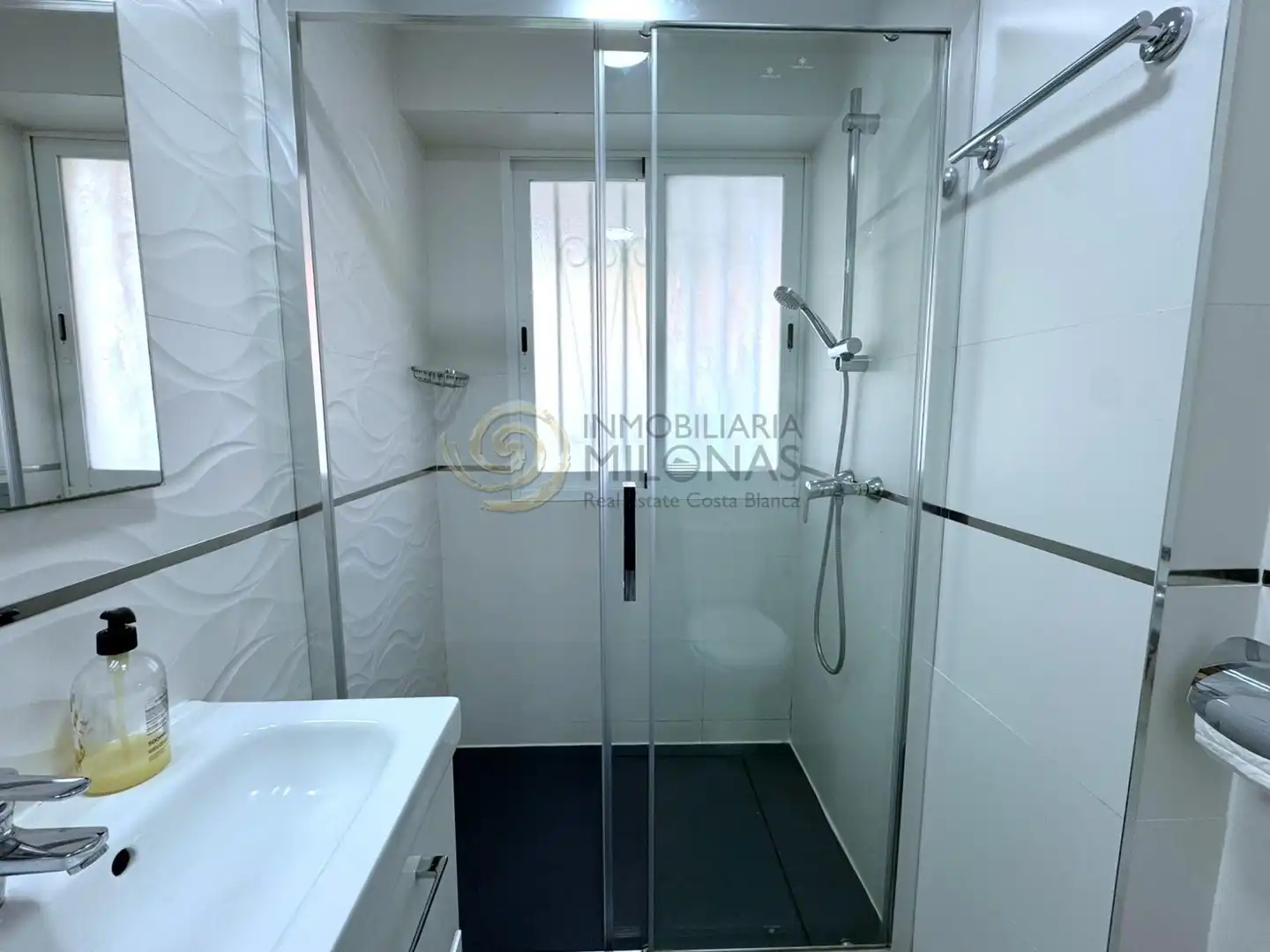 Baño de Estudio en venta en Benidorm con Aire acondicionado, Jardín privado y Amueblado