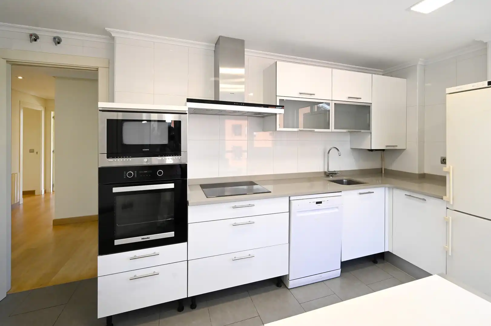 Flat for rent in Avenida Doctor Diego Madrazo, Valdenoja