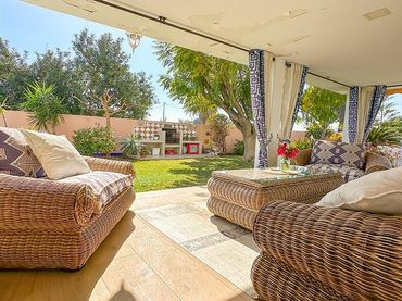 Chalet con piscina en venta en Centro