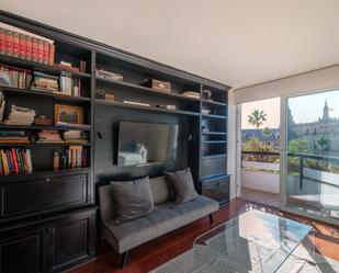 Sala d'estar de Apartament de lloguer en  Sevilla Capital amb Aire condicionat, Calefacció i Parquet