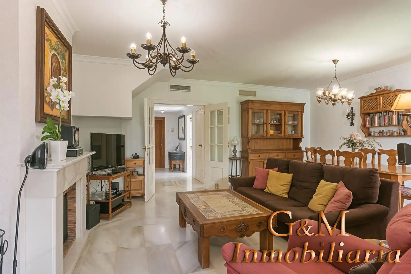 Sala de estar de Casa adosada en venta en Estepona con Jardín privado, Terraza y Balcón
