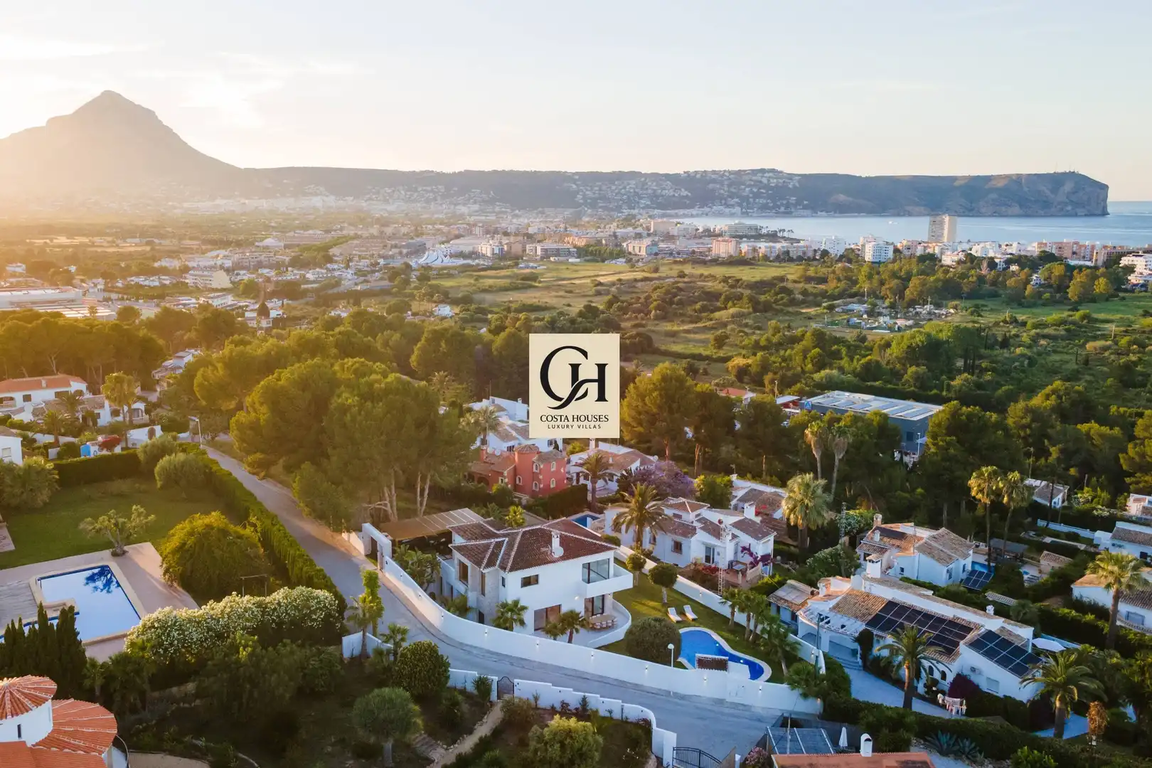 Houses for sale in Jávea / Xàbia  with Air Conditioner, Heating and Private garden