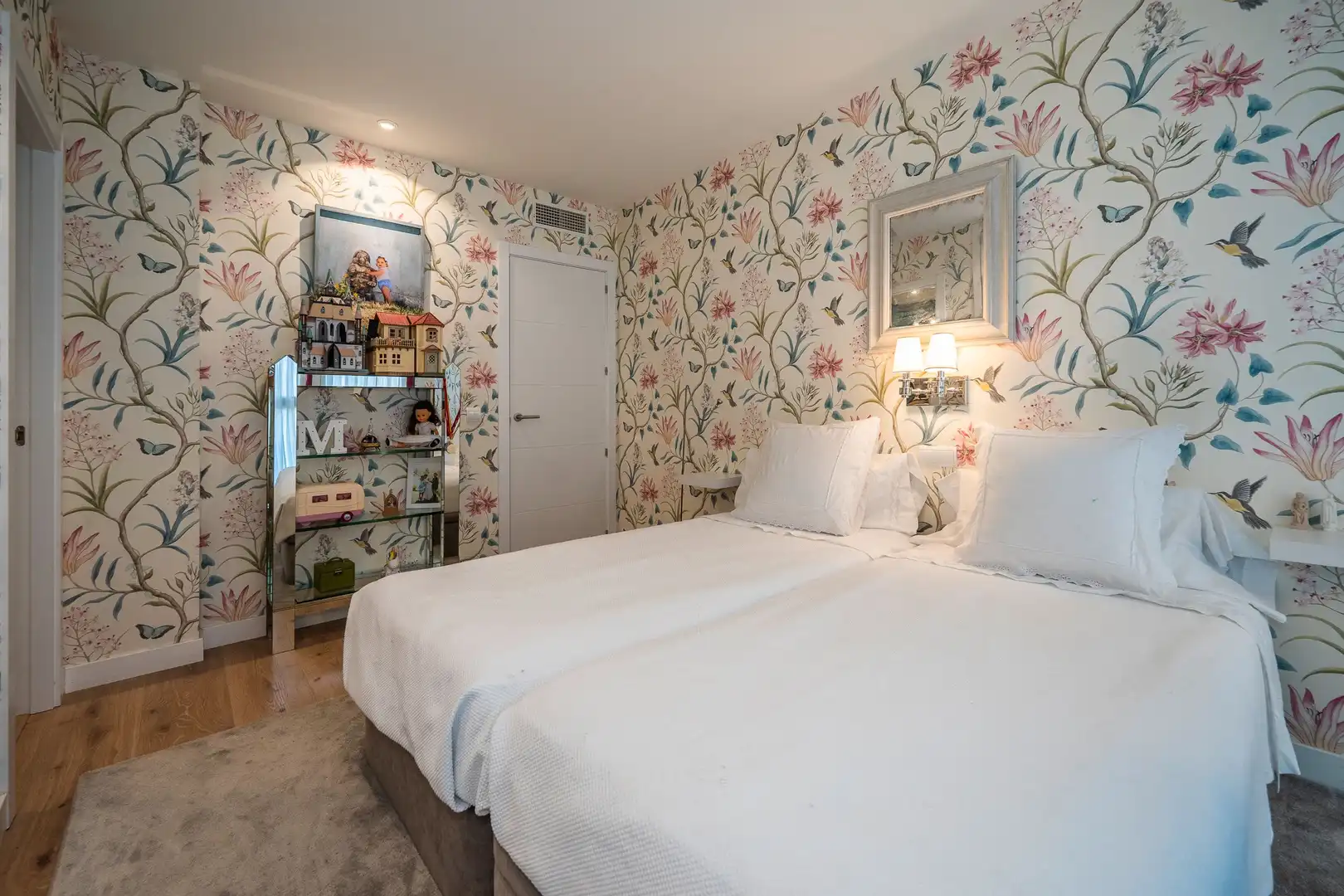 Bedroom of Flat for sale in La Moraleja  with Air Conditioner, Heating and Private garden