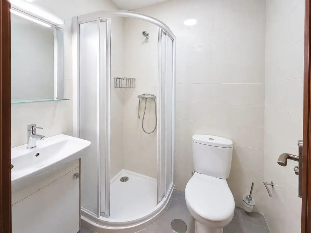 Baño de Piso de alquiler con opción a compra en Ourense Capital  con Calefacción, Amueblado y Horno