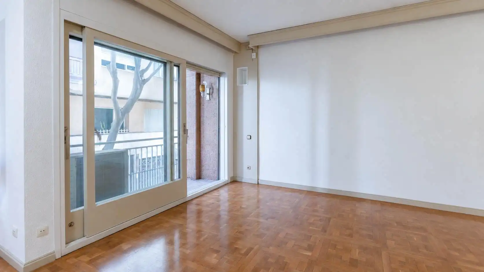 Bedroom of Flat for sale in Barcelona  with Heating, Parquet flooring and Storage room