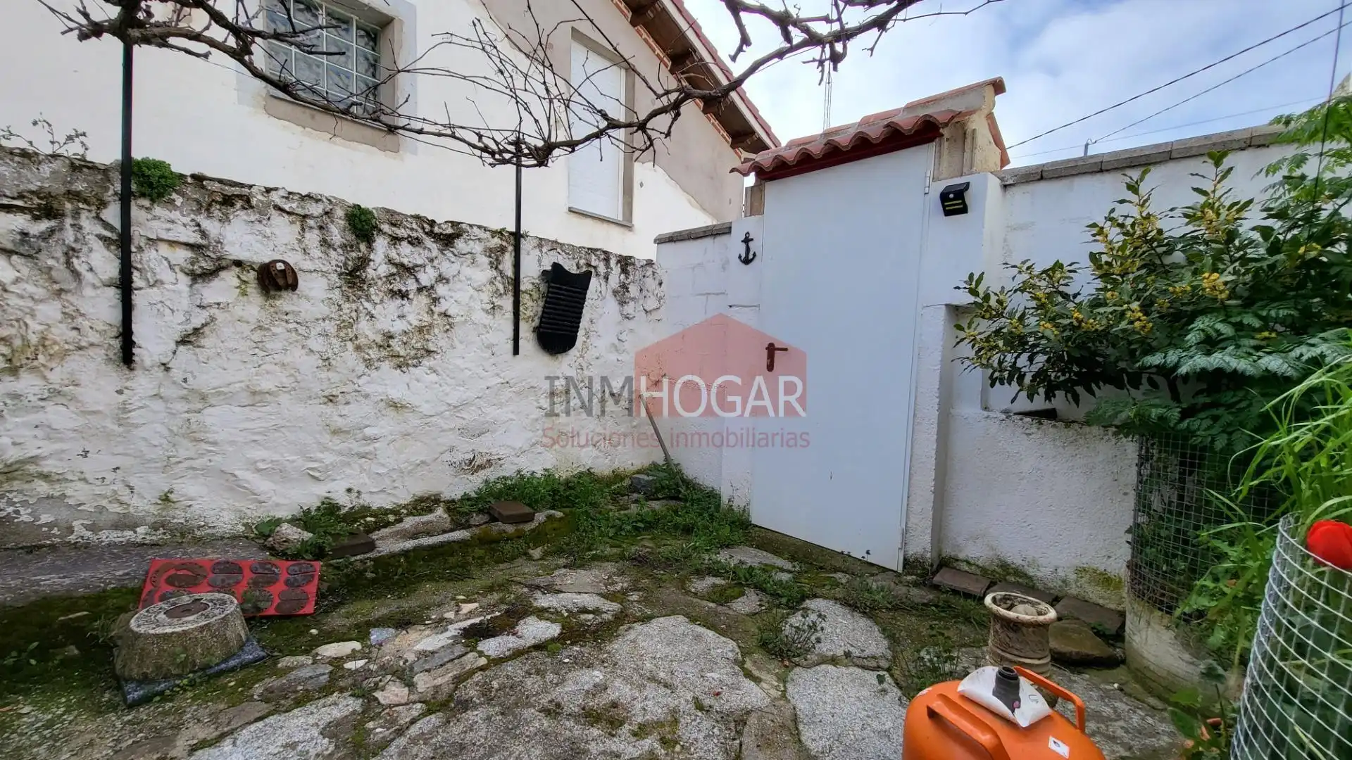 Vista exterior de Casa o xalet en venda en Tornadizos de Ávila amb Jardí privat, Terrassa i Traster