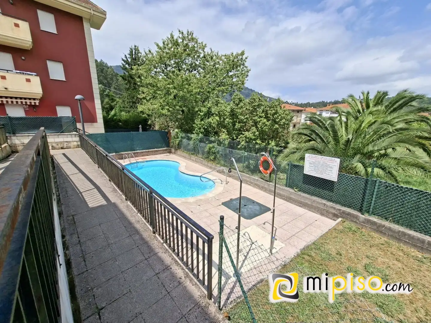 Piscina de Piso en venta en Ampuero con Calefacción, Terraza y Trastero