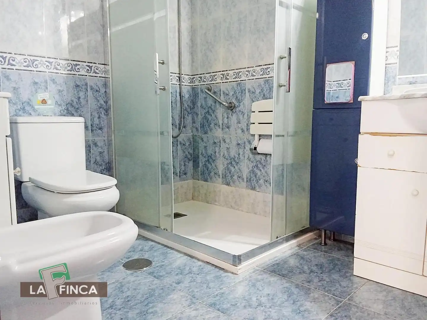 Bathroom of Flat for sale in Gijón   with Heating, Parquet flooring and Furnished