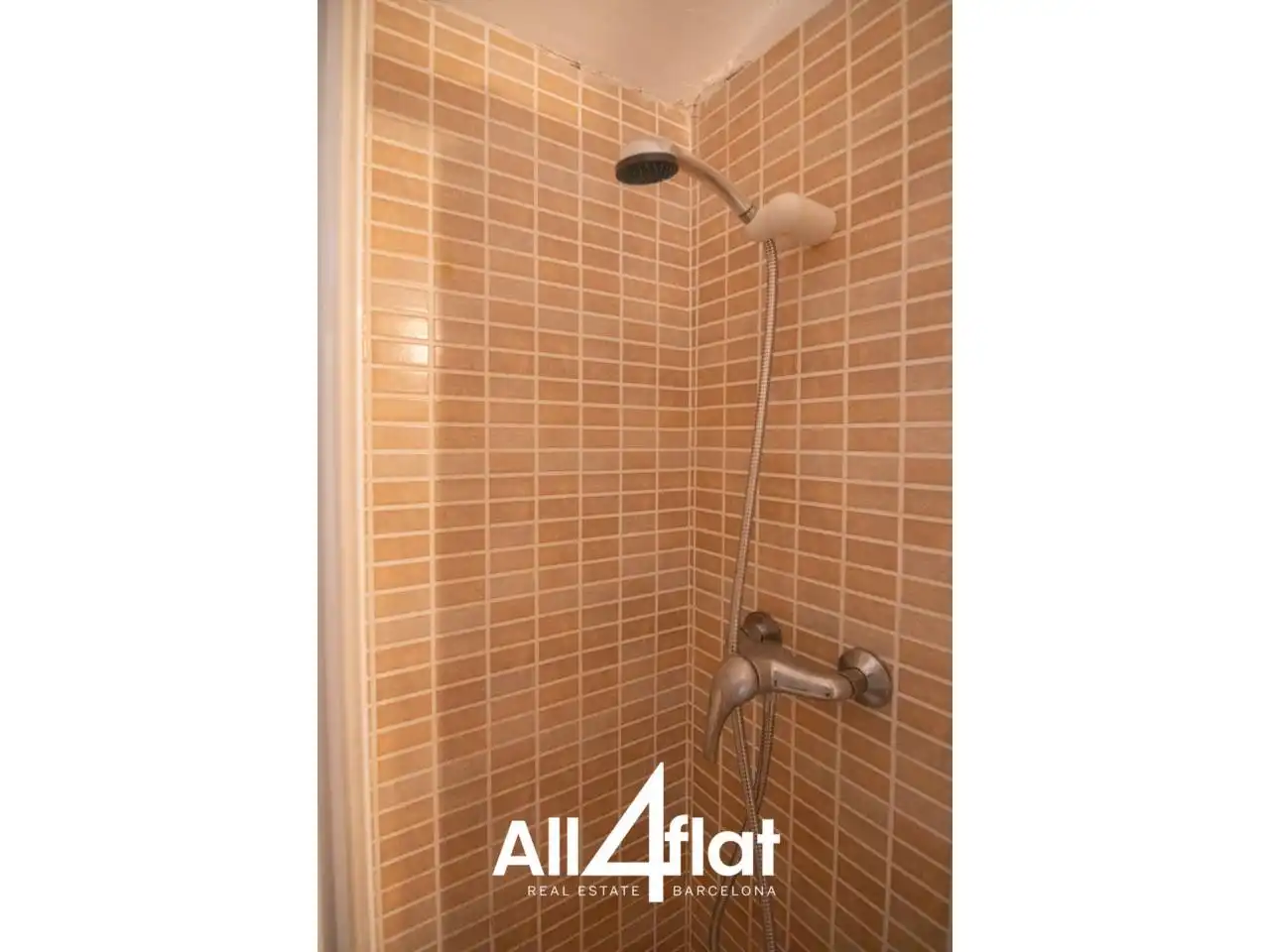 Bathroom of Flat for rent in Barcelona  with Air Conditioner, Heating and Furnished