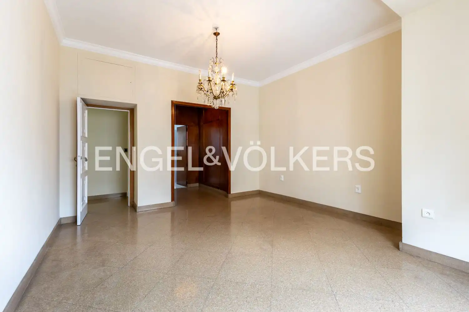 Wohnung zur Miete in Valencia mit Klimaanlage, Heizung und Terrasse