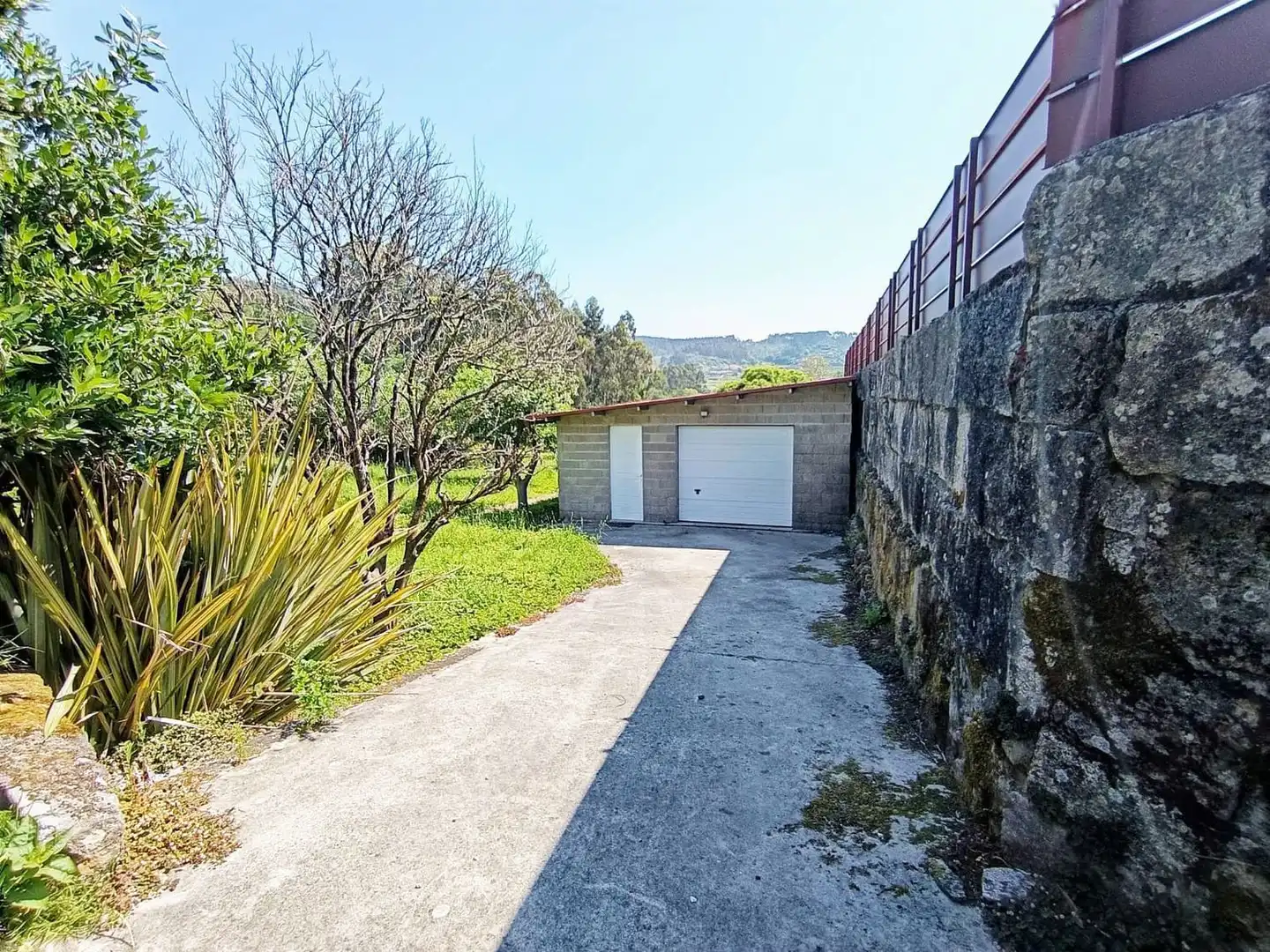 Vista exterior de Casa o xalet en venda en Pontevedra Capital  amb Jardí privat, Terrassa i Traster