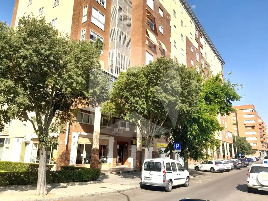 Appartement avec ascenseur à louer à Calle Luis Álvarez Lencero