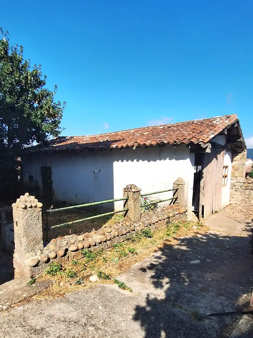 Exterior view of Houses for sale in Valdeolea  with Heating and Balcony