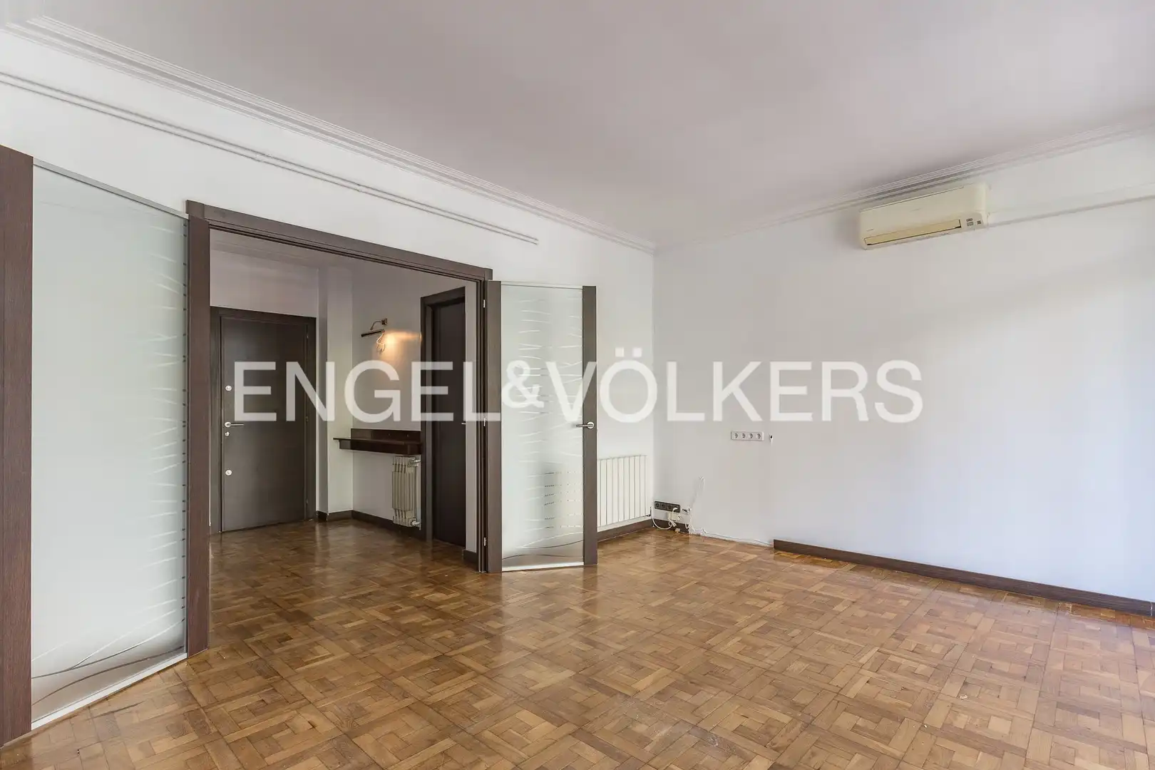 Living room of Flat for rent in Barcelona  with Air Conditioner, Heating and Parquet flooring
