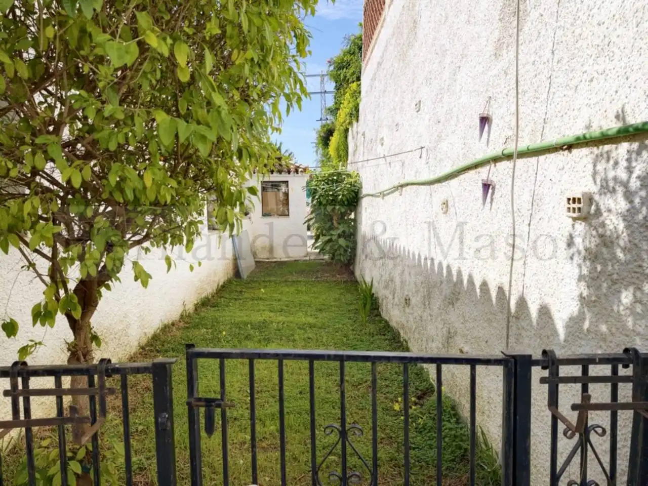 Garden of Houses for sale in Benalmádena  with Air Conditioner, Terrace and Swimming Pool