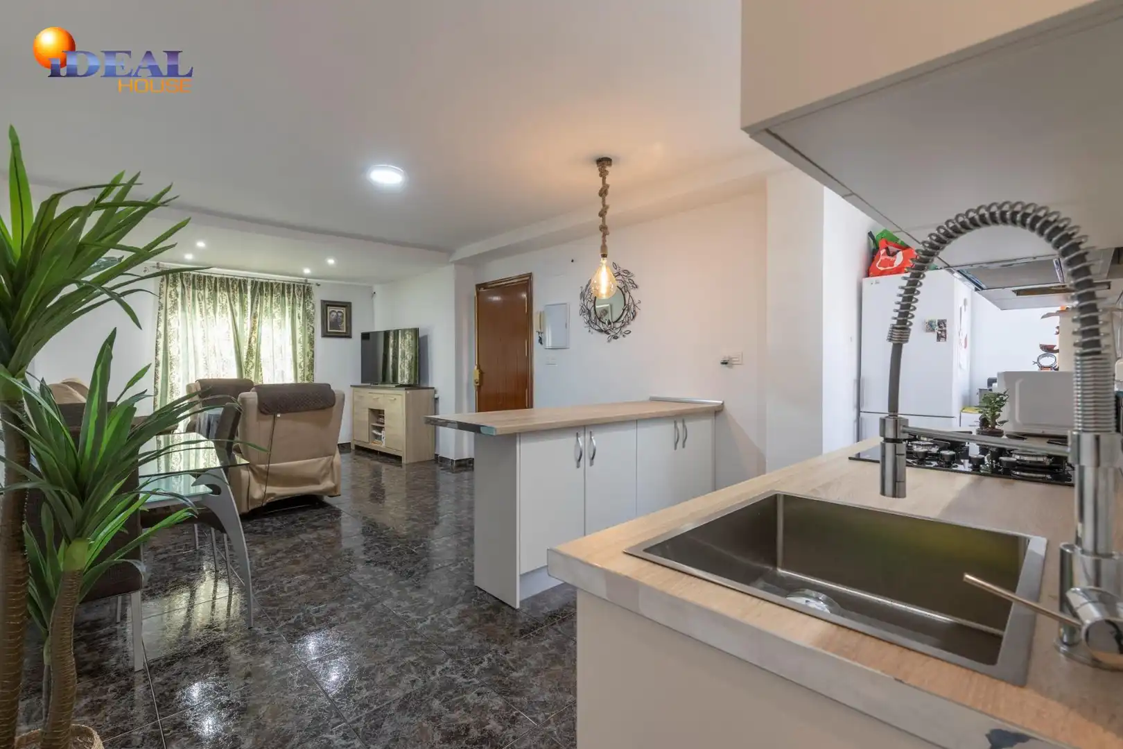 Flat with terrace for sale in Calle de Laureado López Muñoz 19, imagen 3
