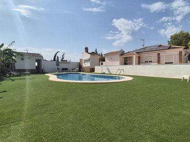 Xalet amb piscina en venda a El Pino